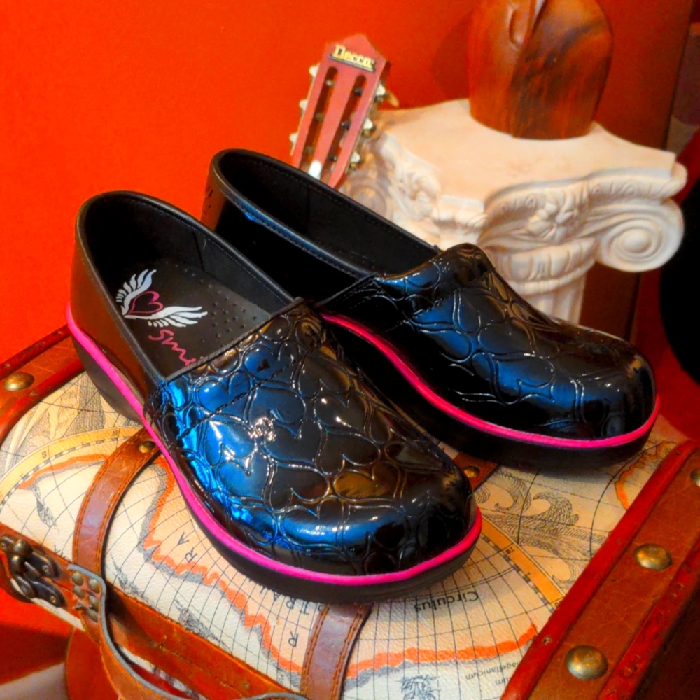 Nurse clogs work shoes,Smitten Heart Throb Slip Resistant Nurses Clogs